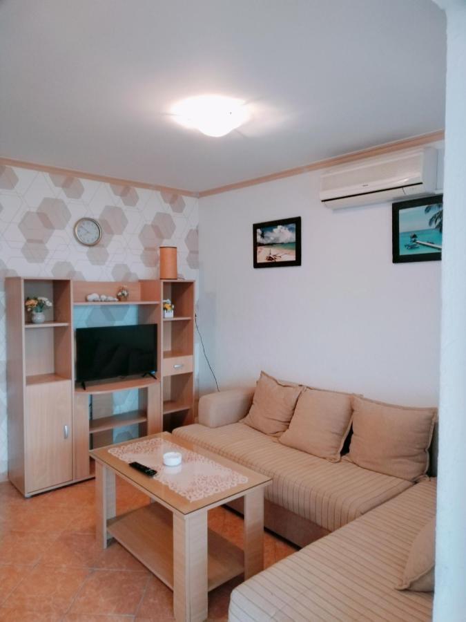 Apartmani Ljubica Утьеха Экстерьер фото