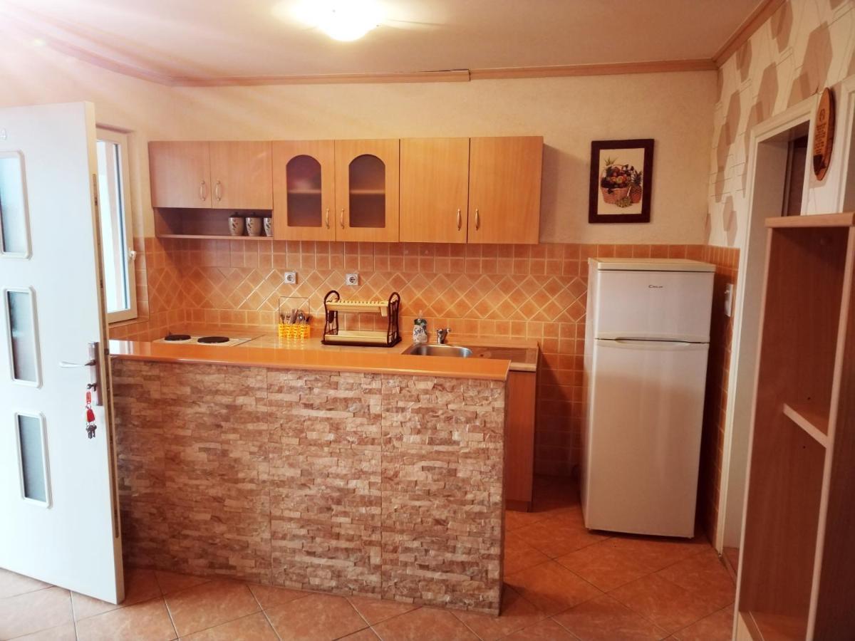Apartmani Ljubica Утьеха Экстерьер фото
