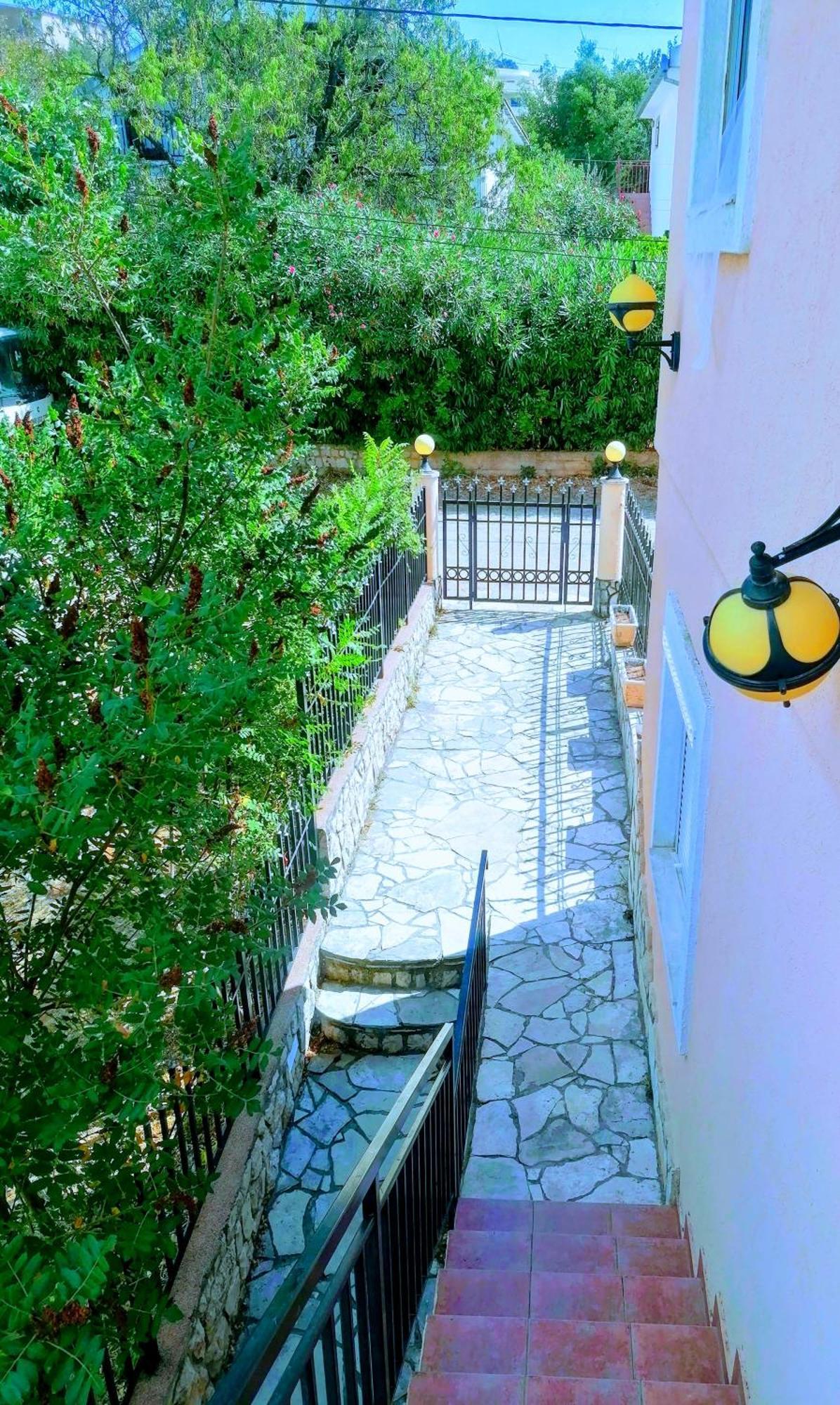 Apartmani Ljubica Утьеха Экстерьер фото