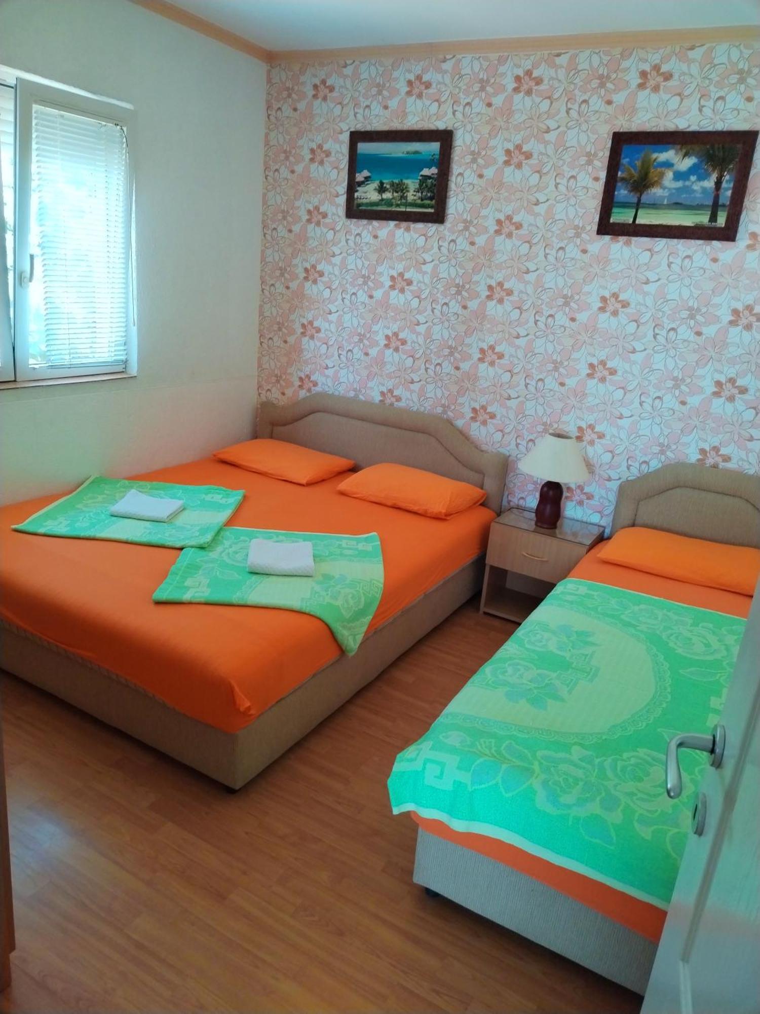 Apartmani Ljubica Утьеха Экстерьер фото